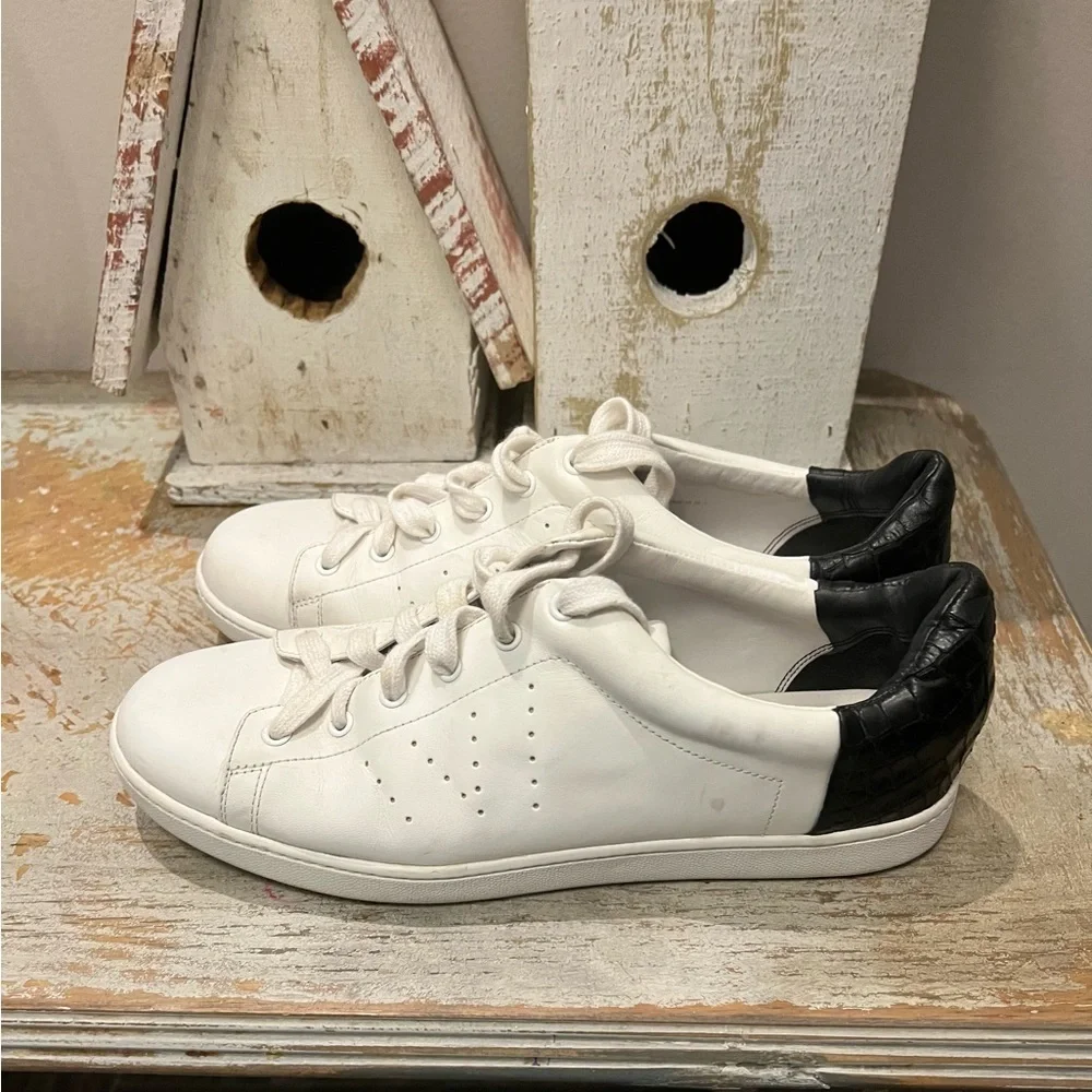 Vince White and Black Women 9.5 Leather Athletic Shoes